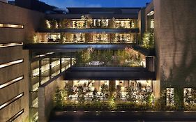 เดอะ เทาแซนด์ เกียวโต